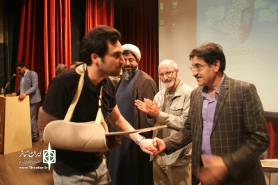 تجلیل از هنرمندان  در جشن اردیبهشت تئاتر البرز